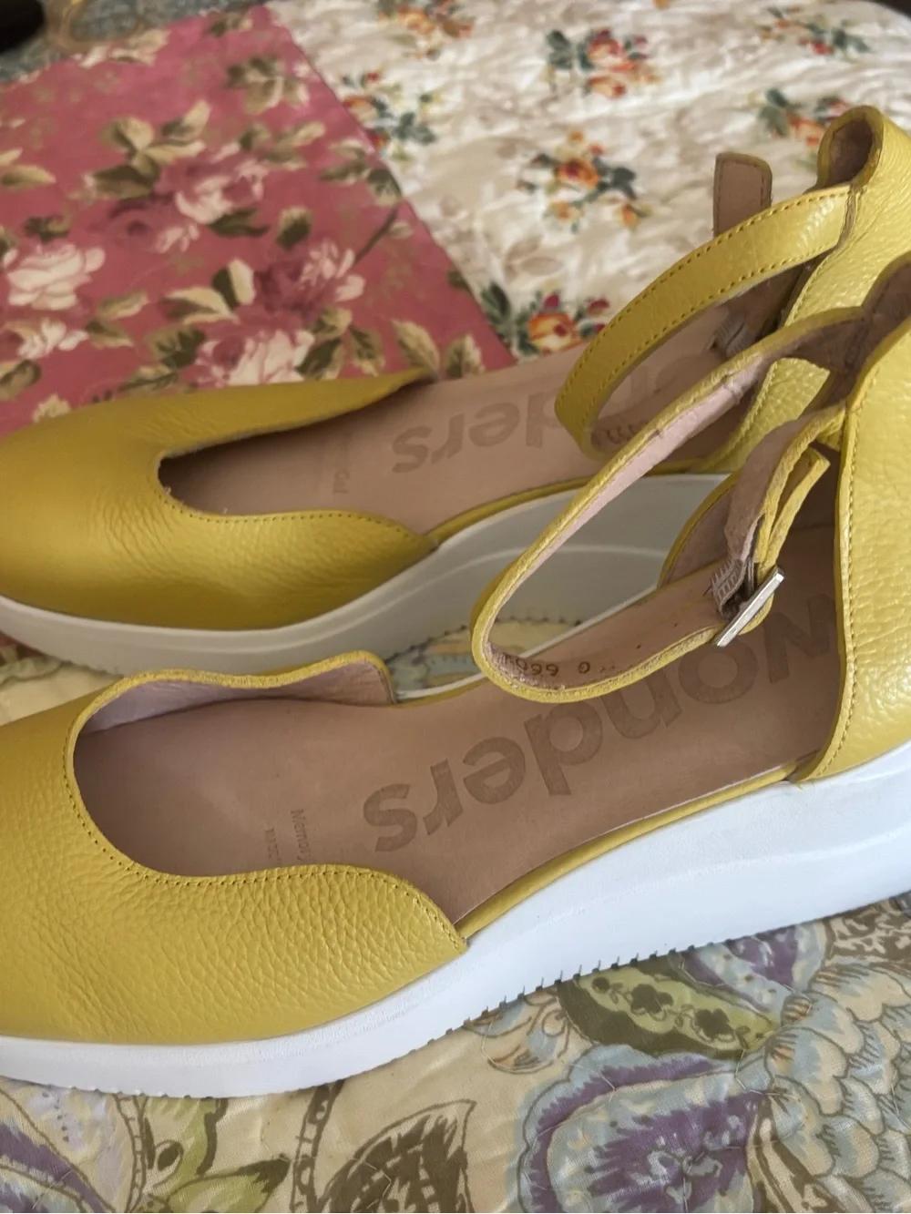 Wonders “Selfie” Leather Wedges-NWT-Size 37